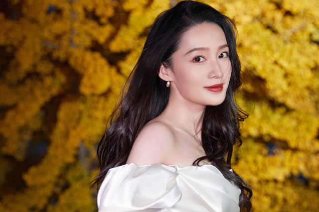 事实证明,“彻底消失”了六年的周立波已经走上了一条不归路