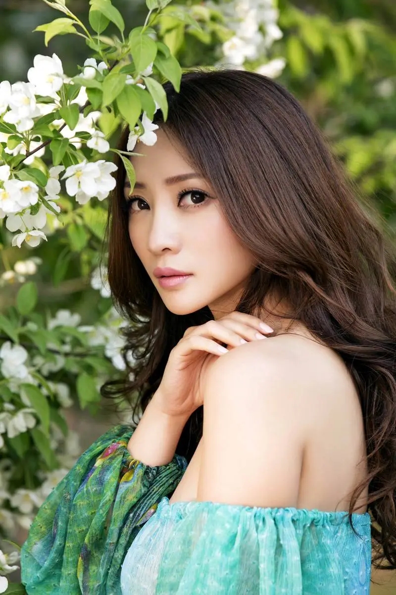 中国“第一美男子”独居:不结婚,不生子,只有两只猫作伴